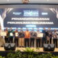 MOU-Kepala Kantor Wilayah (Kanwil) BPN Kepri, Nurus Sholichin, foto bersama seluruh Kepala Kantor Pertanahan se-Provinsi Kepulauan Riau dan para Pimpinan Cabang BRI, usai penandatanganan Perjanjian Kerja Sama (PKS). (Foto Humas).